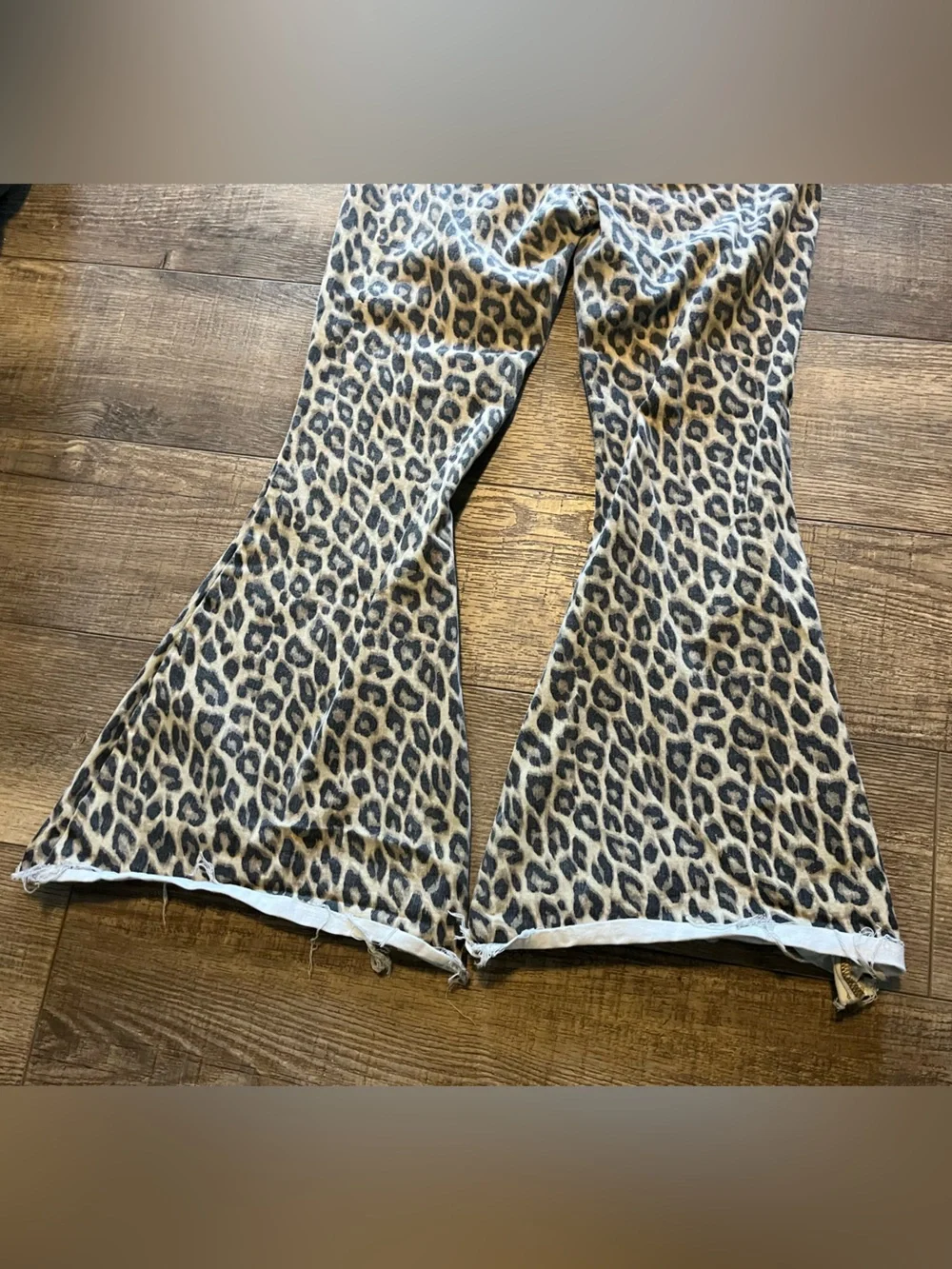 Judy Blue Leopard Print Super Flare Jeans with Raw Hem - Picture 7 of 8